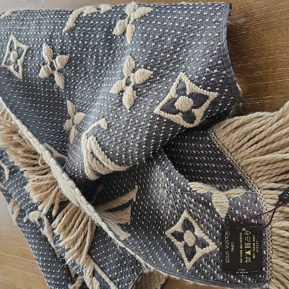GORGEOUS LOUIS VUITTON LONG MONOGRAM WOOL BLEND SCARF - Picture 15 of 16